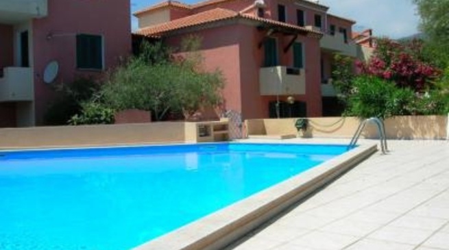 piscina del condominio