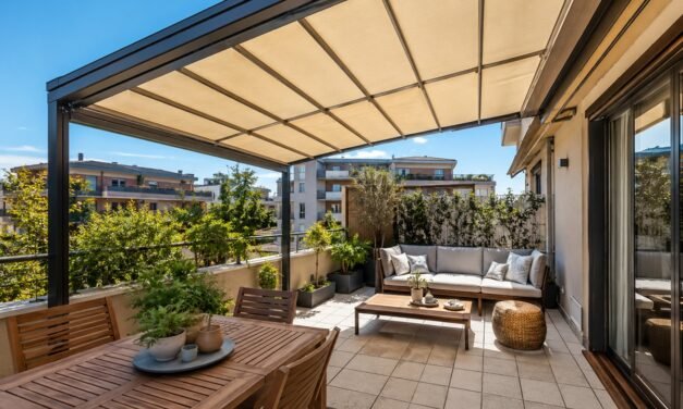 Terrazzo in condominio: come valorizzarlo con zone d’ombra nel rispetto delle regole